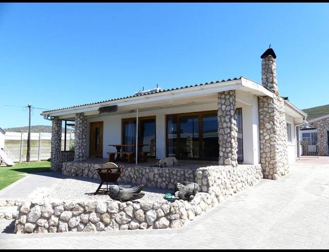 4 BEDROOM HOUSE FOR SALE IN SANDY POINT